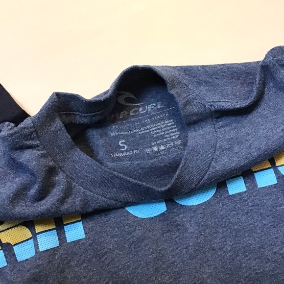 Bundle boys Gap and rip curl long sleeve sneakers and logo tee t-shirt - Picture 6 of 7